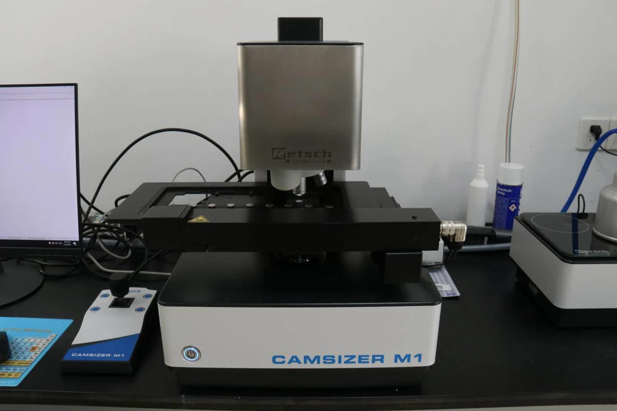 Particle-analysis equipment with a sample stage and connected display