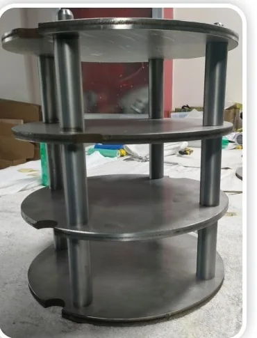 Circular multi-level heat-treatment fixture with support rods